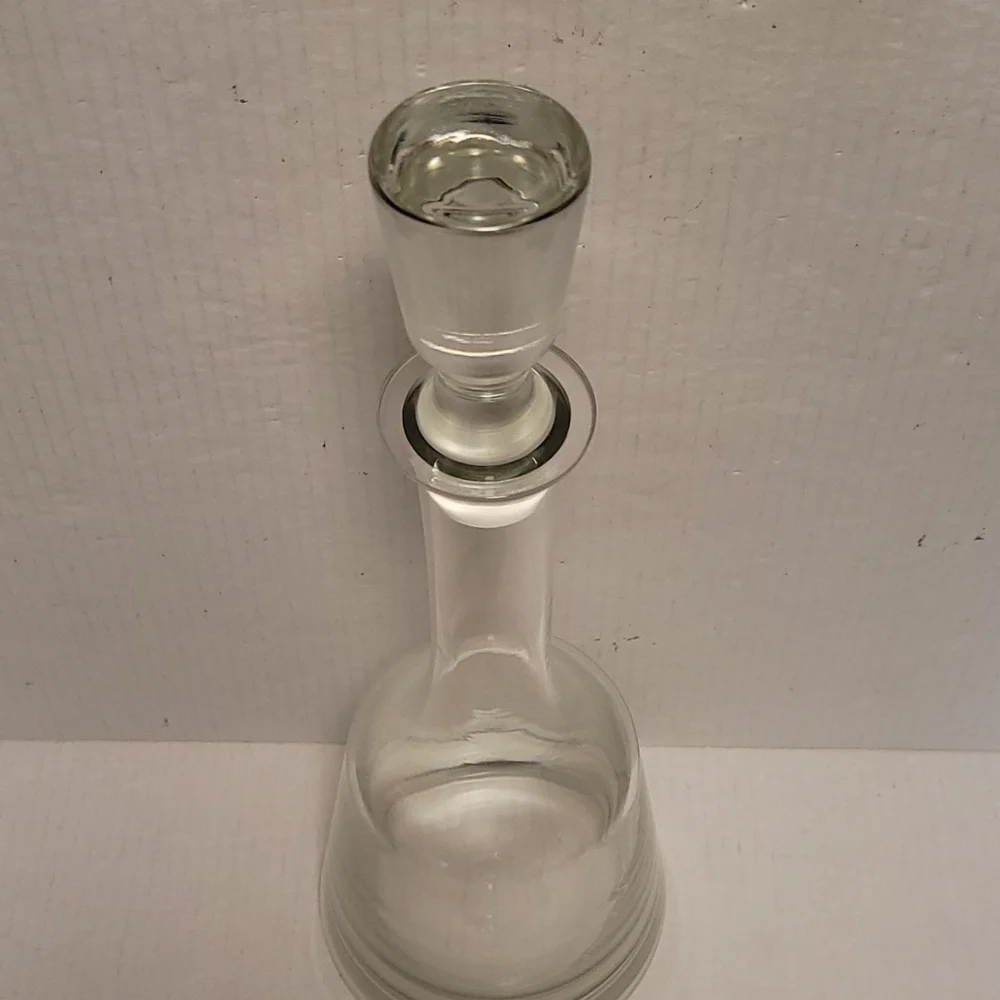 Beautiful Vintage Decanter with 9 Wine Glasses